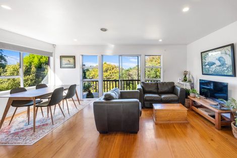 Photo of property in 34 Rauhuia Crescent, Parau, Auckland, 0604