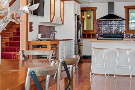 Photo of property in 16 Hukarere Road, Bluff Hill, Napier, 4110