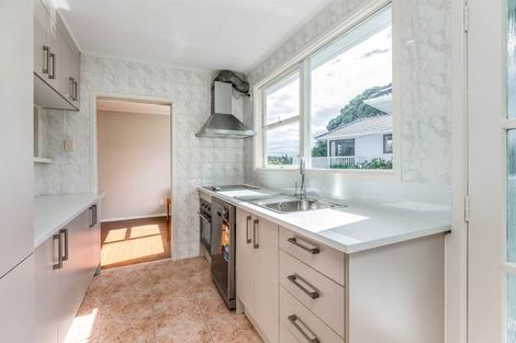 Photo of property in 4 Trinidad Road, Sunnynook, Auckland, 0620