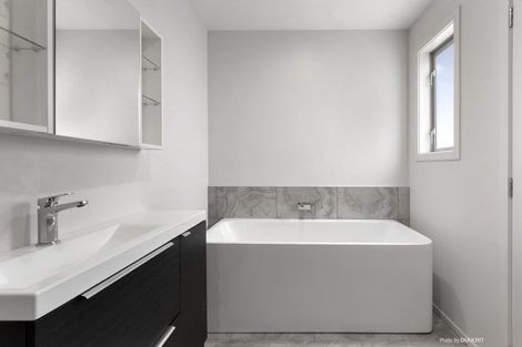 Photo of property in 83a Nevay Road, Miramar, Wellington, 6022