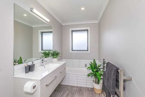 Photo of property in 50 Kings Drive, Levin, 5510