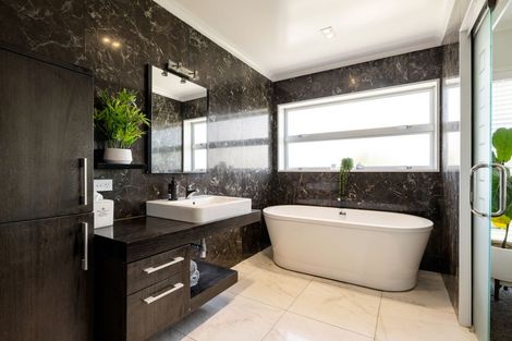 Photo of property in 163 Lake Crescent, Hamilton Lake, Hamilton, 3204