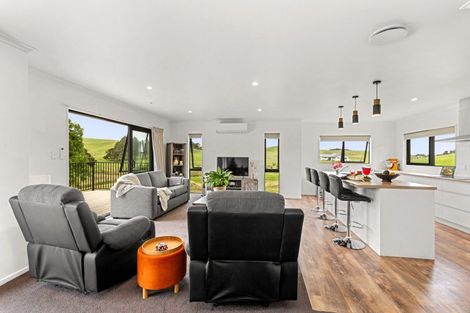 Photo of property in 64 Ruapuke Road, Raglan, 3296