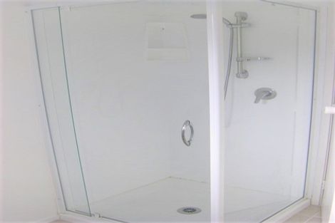 Photo of property in 7 Cheryl Place, Hillcrest, Auckland, 0627