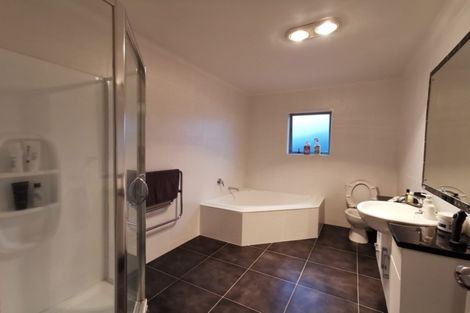 Photo of property in 10 Baverton Drive, Flat Bush, Auckland, 2016