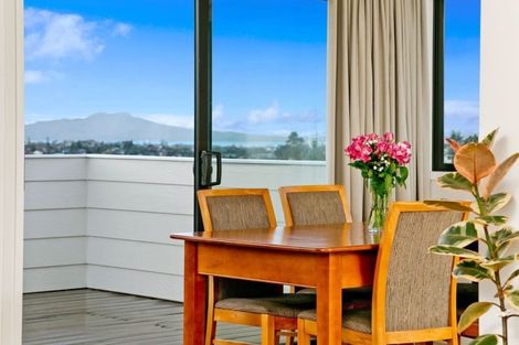 Photo of property in 59a Sunset Road, Totara Vale, Auckland, 0632