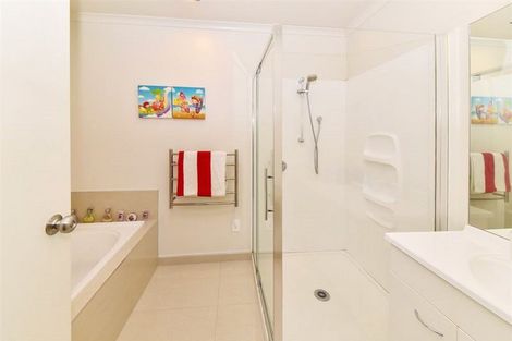 Photo of property in 88 Popokatea Drive, Takanini, 2112