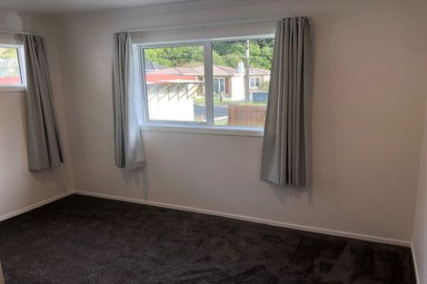 Photo of property in 39 Sunny Grove, Wainuiomata, Lower Hutt, 5014