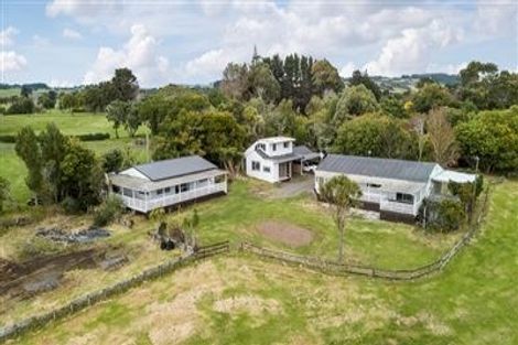 Photo of property in 1696 South Head Road, South Head, Helensville, 0874