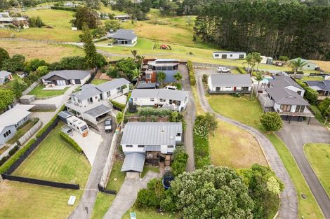 Photo of property in 2/32 Hand Road, Helensville, 0800