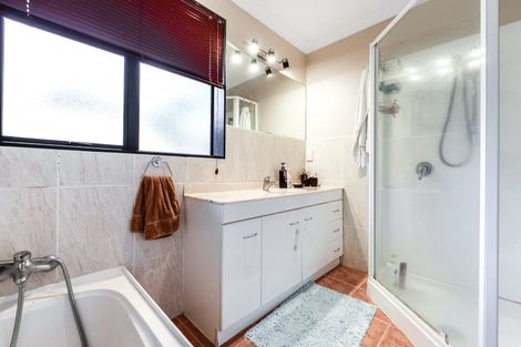 Photo of property in 18c Alison Street, Hamilton Lake, Hamilton, 3204