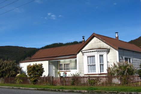 Photo of property in 81 Shiel Street, Reefton, 7830