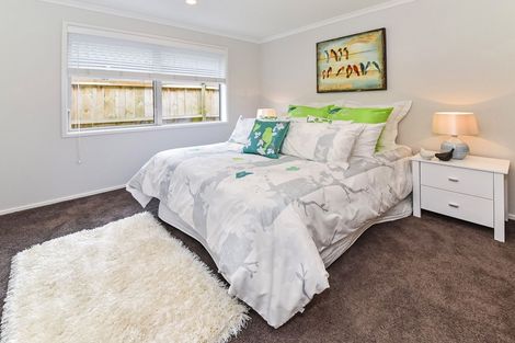 Photo of property in 9 Tongeren Square, Karaka, Papakura, 2113