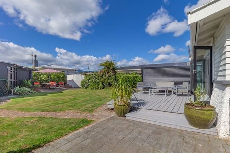 Photo of property in 56 Queenwood Road, Levin, 5510