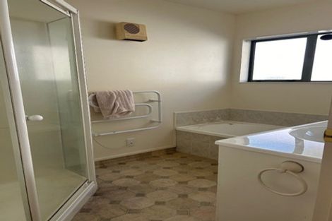 Photo of property in 135 Realm Drive, Paraparaumu, 5032