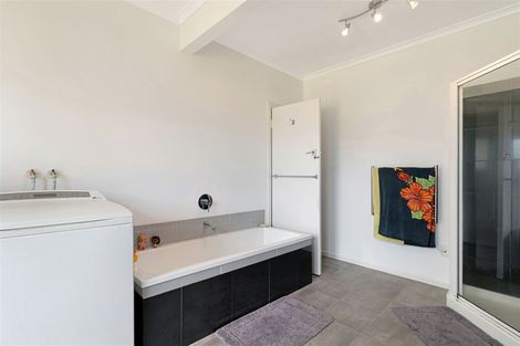 Photo of property in 20 Nile Road, Kelston, Auckland, 0602