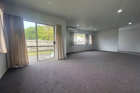 Photo of property in 7b Woodbank Drive, Glen Eden, Auckland, 0602