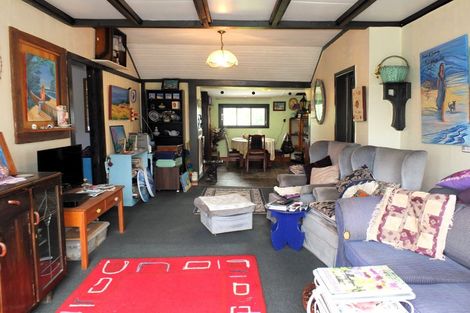 Photo of property in 13 Beach Street, Tangimoana, 4822