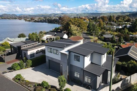 Photo of property in 2b Pah Road, Kawaha Point, Rotorua, 3010