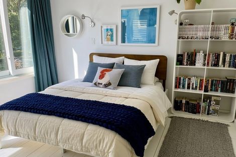 Photo of property in 11 Richmond Road, Mahina Bay, Lower Hutt, 5013