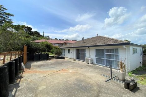Photo of property in 8 Van Dyke Place, West Harbour, Auckland, 0618