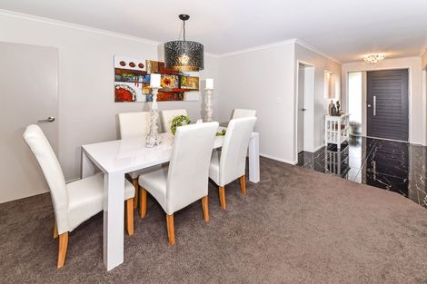 Photo of property in 9 Tongeren Square, Karaka, Papakura, 2113