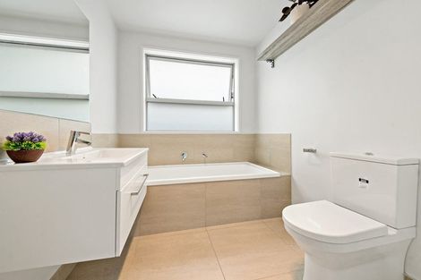 Photo of property in 10 Tomairangi Crescent, Pukekohe, 2120