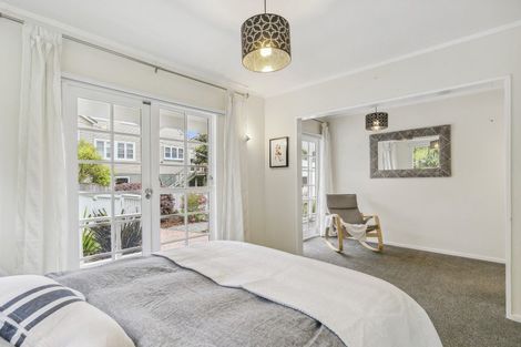 Photo of property in 22 Lucknow Terrace, Khandallah, Wellington, 6035