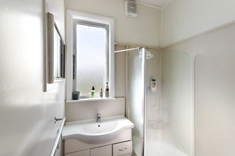 Photo of property in 11 Linklater Avenue, Foxton Beach, Foxton, 4815