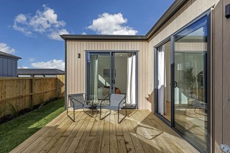 Photo of property in 15 Mahinga Kai Road, Orewa, 0931