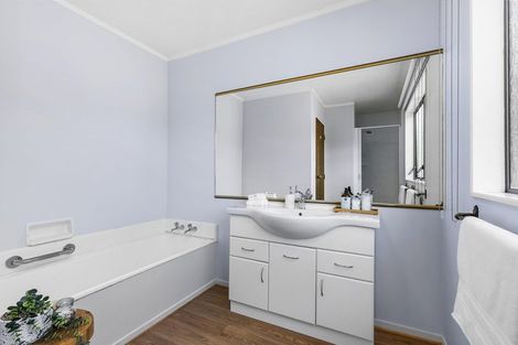 Photo of property in 20 Zande Terrace, Tawa, Wellington, 5028