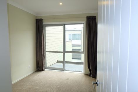 Photo of property in 2/19 Collins Avenue, Tawa, Wellington, 5028