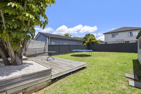 Photo of property in 18 Farnborough Crescent, Mangere, Auckland, 2022