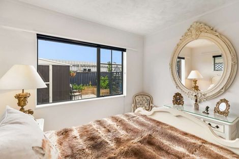 Photo of property in 6 Surrey Lane, Levin, 5510