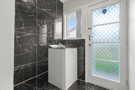 Photo of property in 2/8 Winspear Place, Manukau, Auckland, 2025