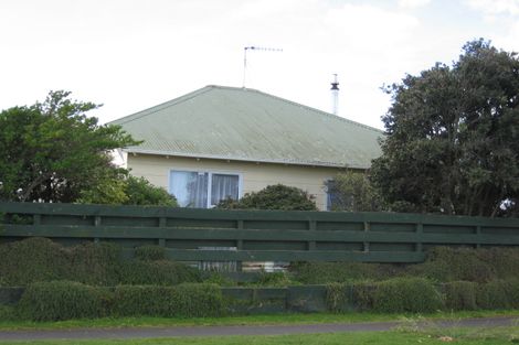 Photo of property in 15 Kowhai Street, Castlecliff, Whanganui, 4501
