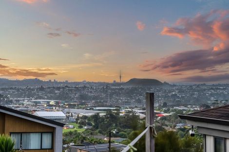 Photo of property in 62 Armstrong Farm Drive, East Tamaki Heights, Auckland, 2016