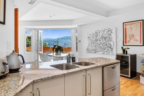 Photo of property in 24a Grafton Road, Roseneath, Wellington, 6011