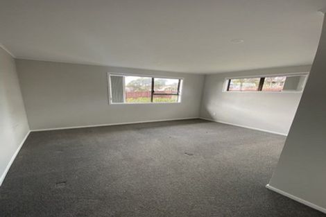 Photo of property in 30 Lewisham Street, Highland Park, Auckland, 2010