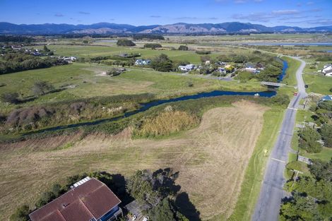 Photo of property in 40 Kapiti Lane, Otaki Beach, Otaki, 5512