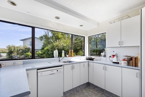 Photo of property in 20 Eskdale Road, Papakowhai, Porirua, 5024