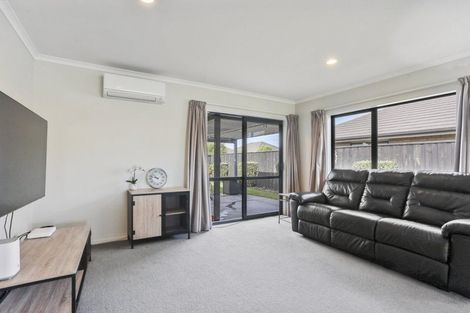 Photo of property in 66 Shillingford Boulevard, Rolleston, 7615