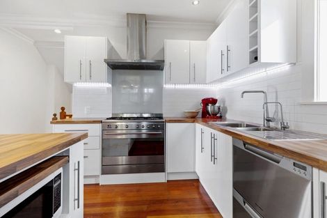 Photo of property in 84 Waitaha Road, Welcome Bay, Tauranga, 3112