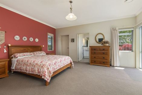 Photo of property in 9 Orakei Road, Kelvin Grove, Palmerston North, 4470