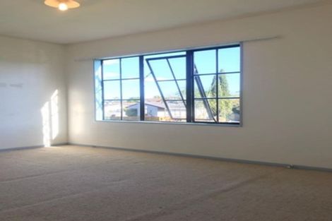 Photo of property in 2/16 De Quincey Terrace, Highland Park, Auckland, 2010