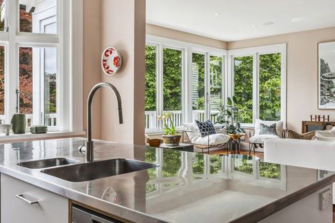 Photo of property in 19 Lower North Terrace, Kelburn, Wellington, 6012