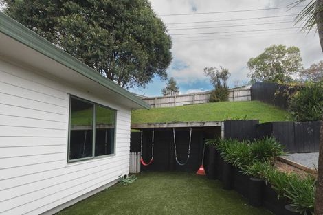 Photo of property in 13 Lanier Place, Glendene, Auckland, 0602