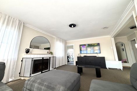 Photo of property in 2 Selwyn Street, Levin, 5510