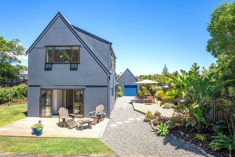 Photo of property in 29 Eruini Street, Waikanae Beach, Waikanae, 5036