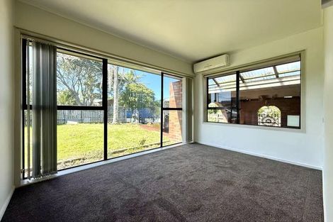 Photo of property in 3 Palm Court Drive, Glen Eden, Auckland, 0602